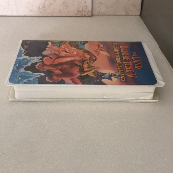 VHS movie: The Land Before Time V The Mysterious Island - Picture 6 of 7